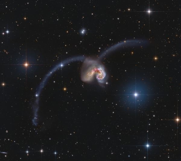 [NGC 4038 NGC 4039 / 까마귀자리(Corvus) ⓒ APOD / NASA / HST]